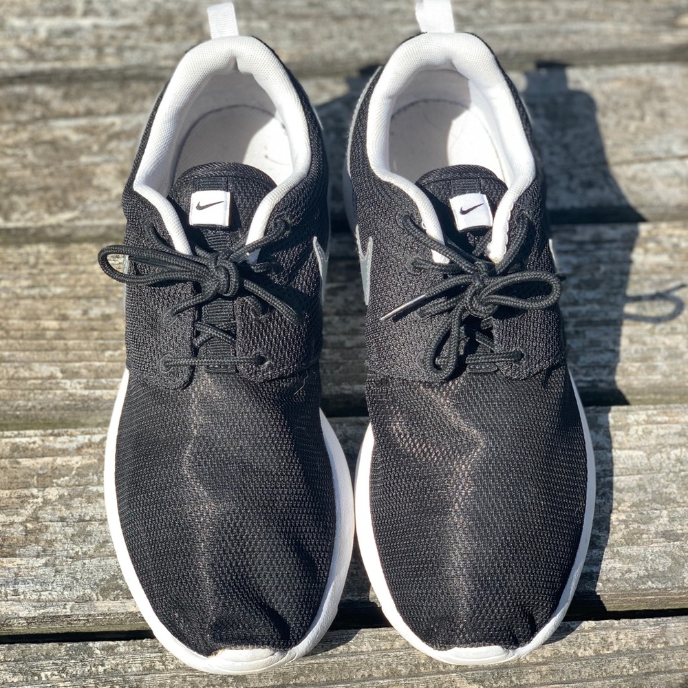 Nike Roshe Sneakers